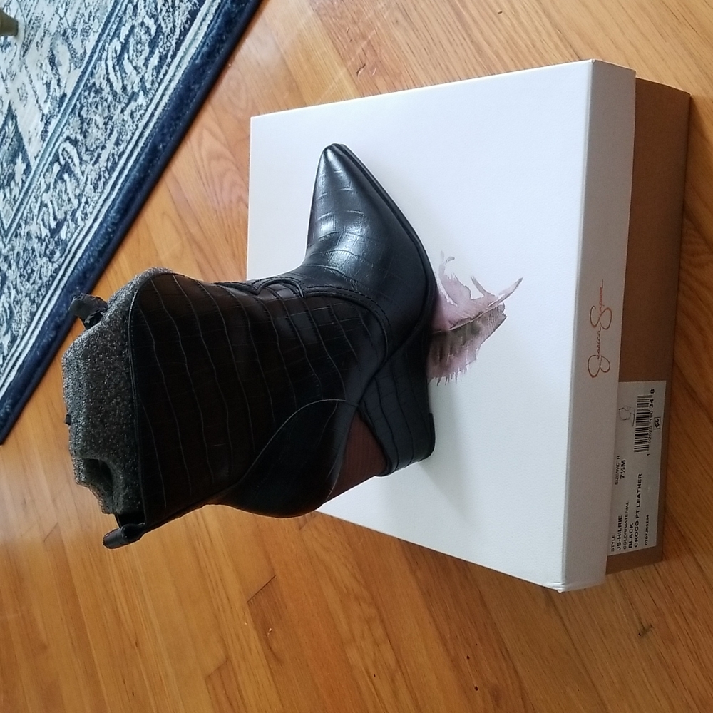 JESSICA SIMPSON BLK BOOTIES